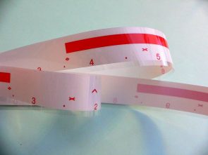 Zem adatu lenta augšējai adatnīcai SK280/SK840 modeļiem (12480398)